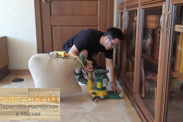 шлифовка флипом около шкафа